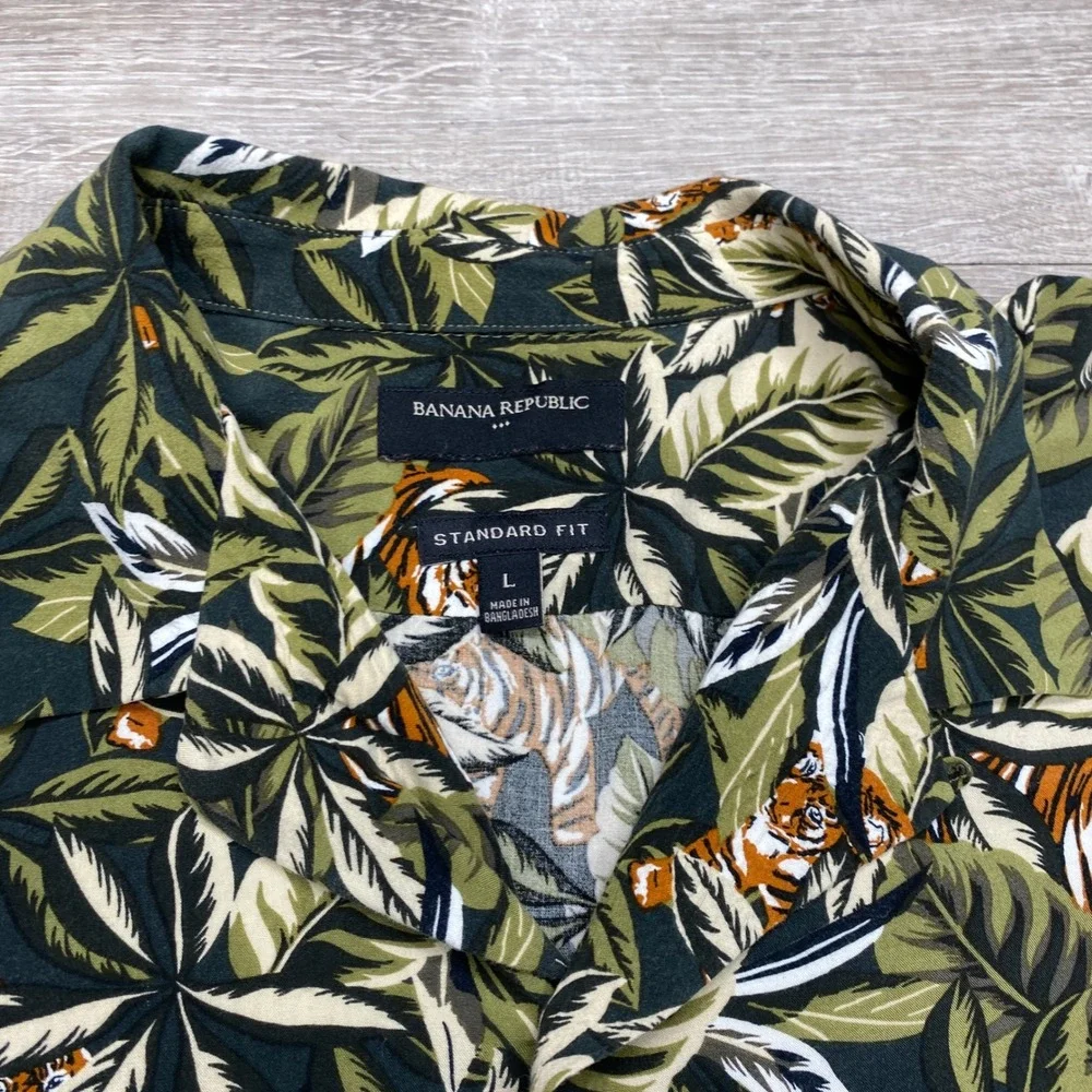 Banana Republic Shirt Men L Green Tiger Tropical Palm Camp Viscose Rayon Jungle